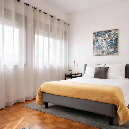 Apartamento ! Luminous 2br Floor ! Praça Da República
