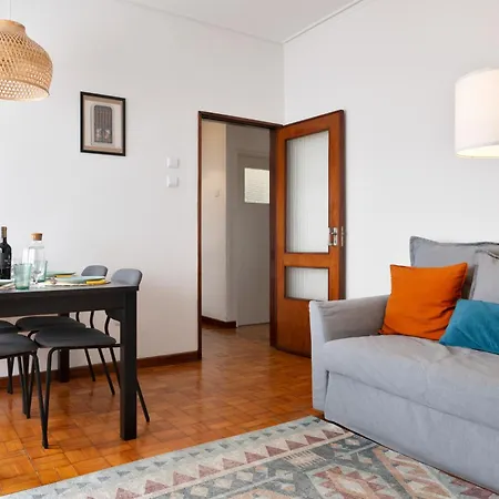 ! Luminous 2br Floor ! Praca Da Republica * Porto