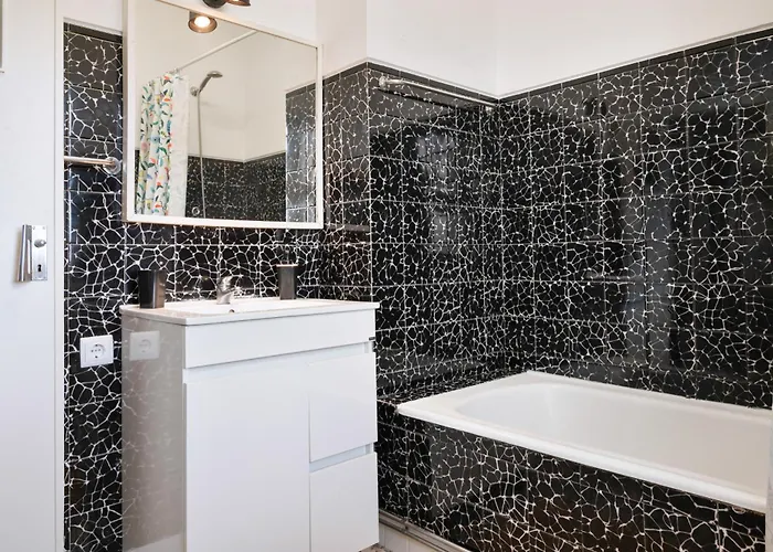 ! Luminous 2br Floor ! Praca Da Republica