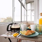 ! Luminous 2br Floor ! Praça Da República * Oporto