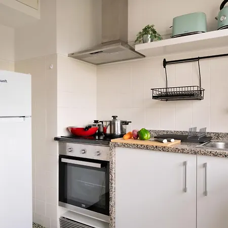 ! Luminous 2br Floor ! Praca Da Republica דירה