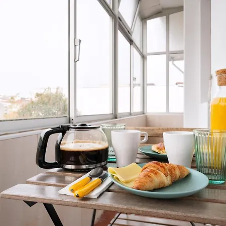 ! Luminous 2br Floor ! Praca Da Republica * 波尔图