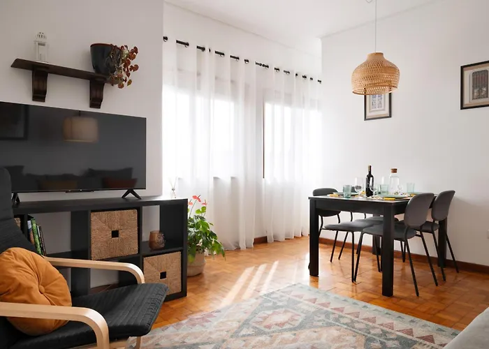 ! Luminous 2br Floor ! Praca Da Republica *