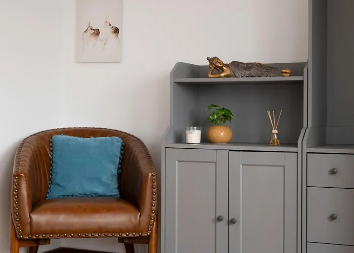 ! Luminous 2br Floor ! Praca Da Republica 포르투