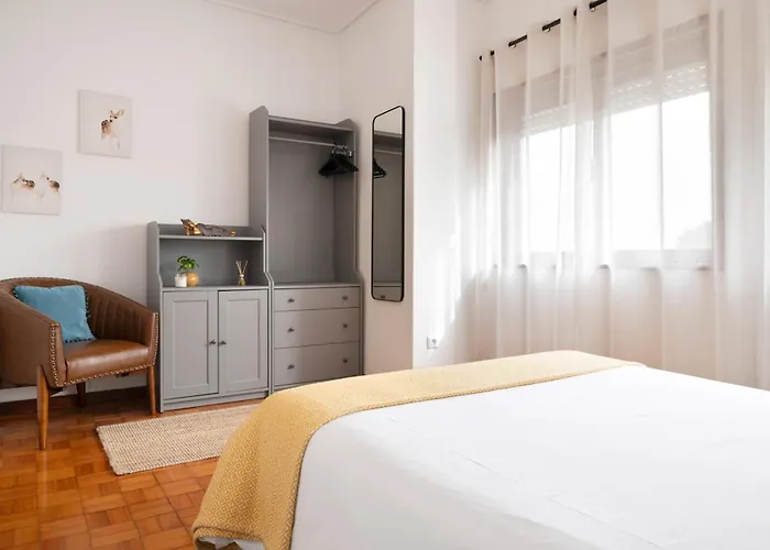 ! Luminous 2br Floor ! Praca Da Republica *