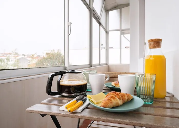 ! Luminous 2br Floor ! Praca Da Republica * Porto